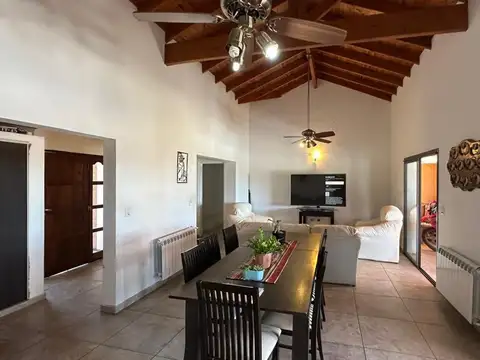 Casa en Venta con 2 cocheras