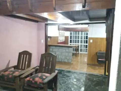 Casa 5 ambientes con 1 baño
