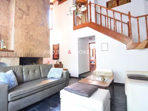 Casa en Venta con 2 cocheras