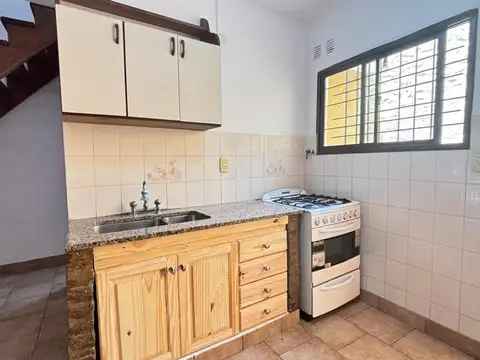 Depto Tipo Casa en Alquiler en Quilmes, $ 490.000