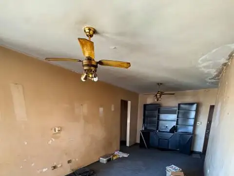 2 Ambientes con balcón y Vista Abierta  APTO CRÉDITO, A REFECCIONAR