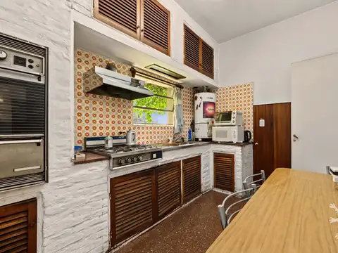 Casa 7 ambientes con 2 baños