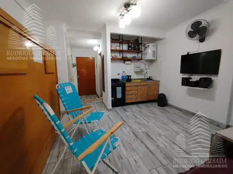 Monoambiente dividido c/balcón al frente San Juan 1995