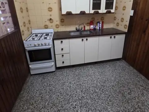 Casa 3 ambientes con 1 baño