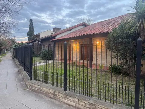 Gran casa en Hurlingham 4 amb con pileta