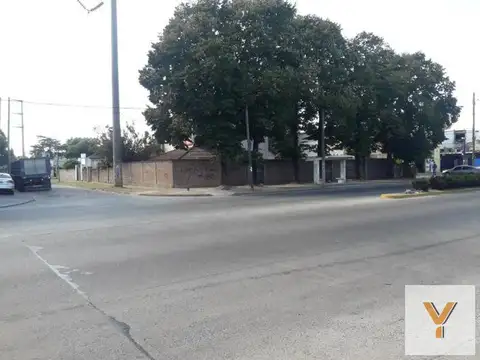 Avenida Eva Perón y Zapiola