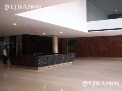 Oficina en Alquiler con 45 cocheras