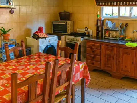 Casa 4 ambientes con 2 baños