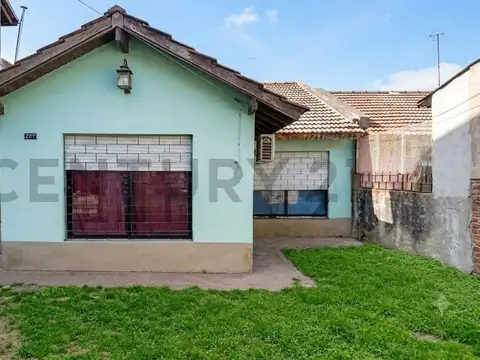 CASA 4 AMBIENTES VENTA BENAVIDEZ JARDIN PARRILLA - APTA CREDITO