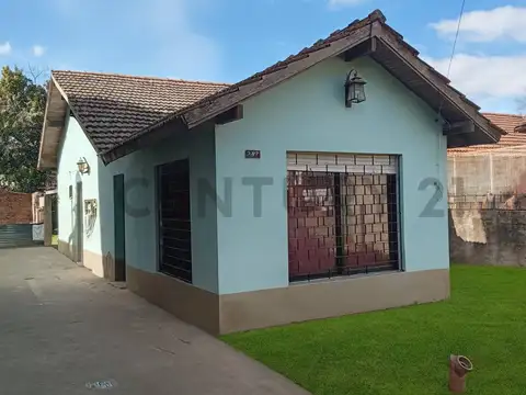 CASA 4 AMBIENTES VENTA BENAVIDEZ JARDIN PARRILLA