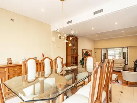 VENTA CASA LOTE PROPIO 5 AMB CON COCHERA, PLAYROOM, PATIO Y QUINCHO CON PARRILLA EN MONTE CASTRO