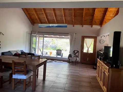 Casa 5 ambientes con 2 baños