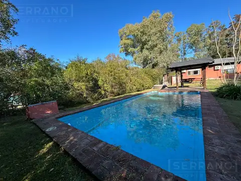 Venta de casa estilo quinta, con pileta, 5 dormitorios, lote de 1666 m2