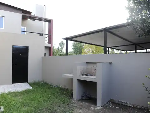 Venta de departamento - dúplex. City Bell