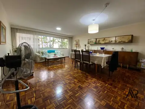 Apartamento en venta c/ cochera en Pocitos