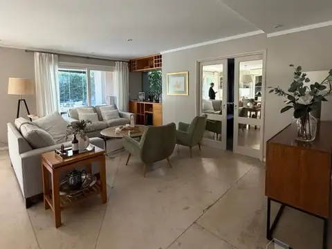 Casa en Venta con 4 cocheras