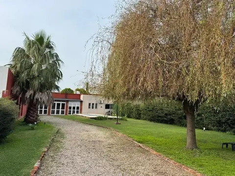 Casa en venta - 3 Dormitorios 2 Baños - 705mts2 - Chivilcoy