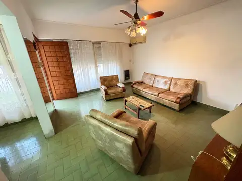 Casa 6 ambientes con 1 baño
