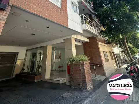 MONOAMBIENTE PRIMER PISO - CONTRAFRENTE - LUMINOSO - A MTS DIRECTORIO