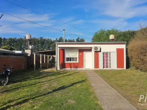 Casa sobre calle Centenario, a solo 150 mts de Av. Mitre. OPORTUNIDAD. SAN JOSE.