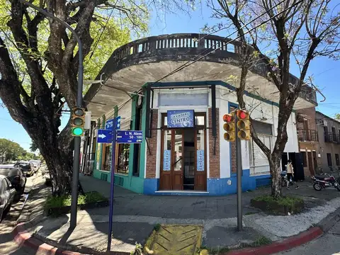 IMPORTANTE PROPIEDAD EN CALLE URQUIZA 238