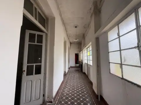Casa 7 ambientes con 2 baños