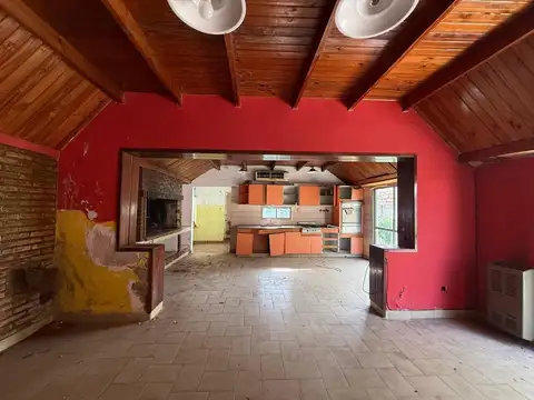 GRAN LOTE CÉNTRICO CON LOCAL, CASA Y SALÓN