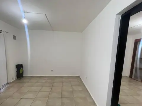 OPORTUNIDAD DEPARTAMENTO REMODELADO CON PATIO EN ALBERDI
