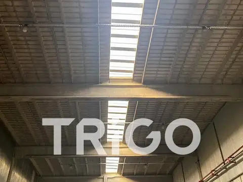 Alquiler local 1200 m2 con depósito frente Autopista acceso oeste