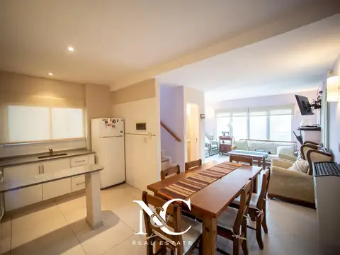 Nuestras Malvinas  al 1100