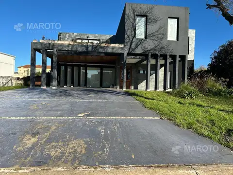 Casa en Alquiler en Haras Santa María, USD 1.800