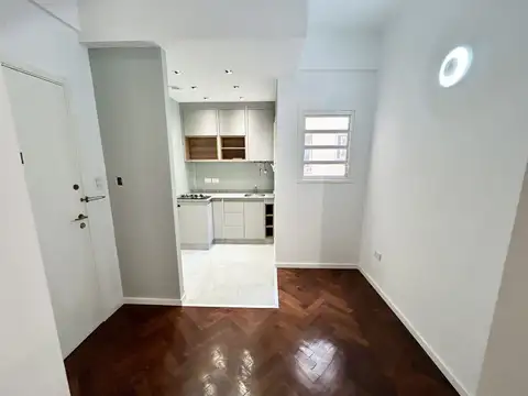 MONOAMBIENTE DIVISIBLE RECICLADO A NUEVO CON ESPACIO HOME OFFICE