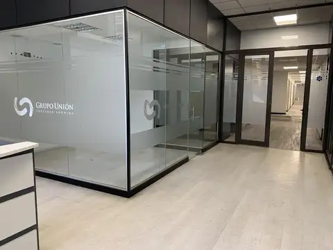 Importante local de 650mts2, vidriera al frente, la mejor ubicacion en pleno Centro