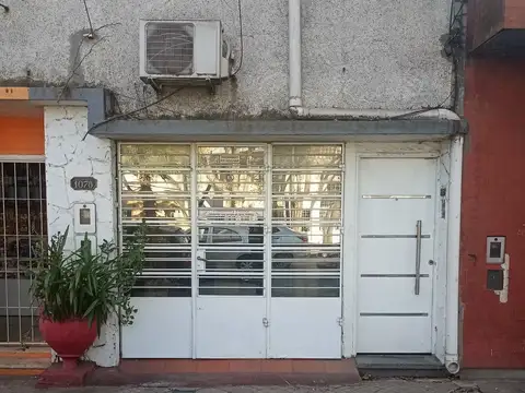 CASA DE USO COMERCIAL SOBRE AVELLANEDA AL 1000