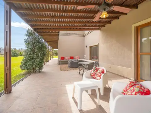 Casa en Venta en Loma Escondida, USD 265.000