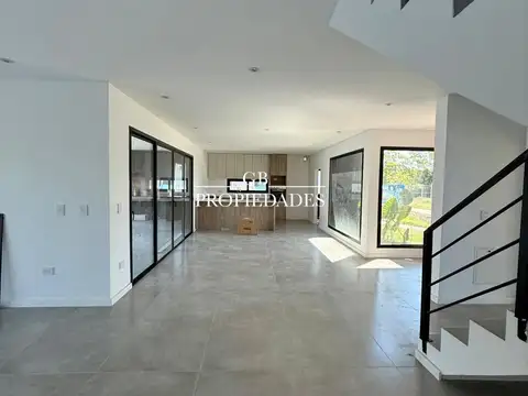 Casa en Venta en Pilar del Este - Santa Lucia, USD 260.000