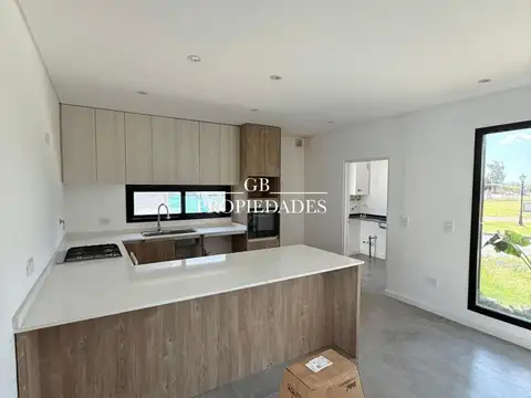 Casa 5 ambientes con 3 baños
