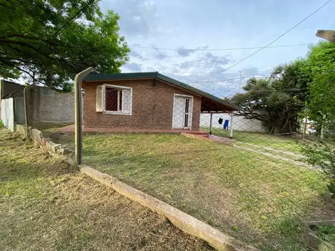 VENTA- CASA UN DORMITORIO Y JARDIN - CASILDA