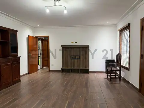 Casa 4 ambientes con 1 baño