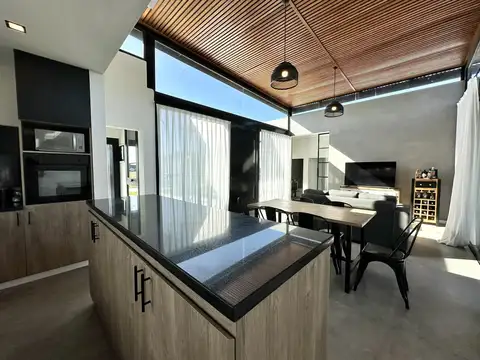 CASA EN VENTA EN LARES DE CANNING - 4 AMBIENTES