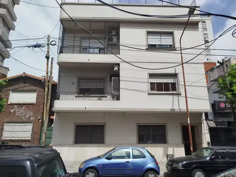 Departamento 3 ambientes Estado Muy Bueno...Interno