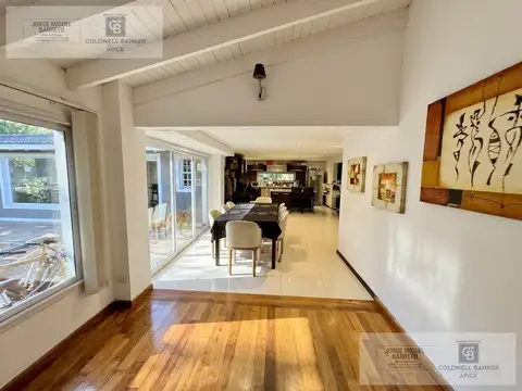 Casa en Venta con 2 cocheras