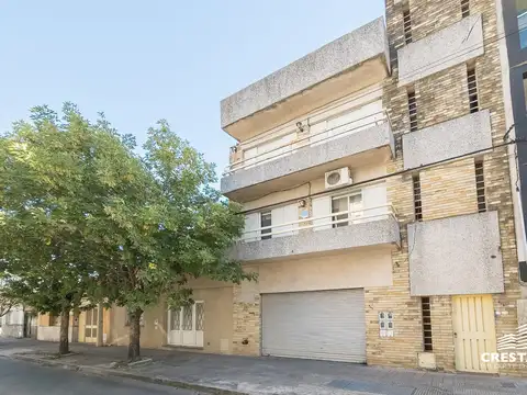 Venta - Departamento 2 dormitorios con patio y balcón al frente - Arroyito, Rosario.