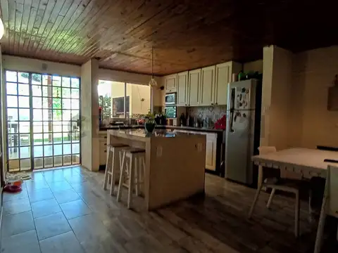 Casa 5 ambientes con 2 baños