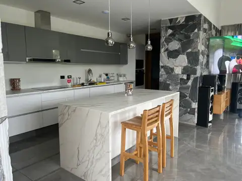 Casa en Venta en Godoy Cruz, USD 495.000