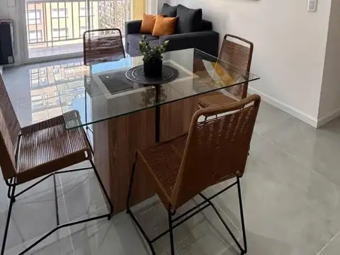 Hermoso depto. reciclado a nuevo y equipado .