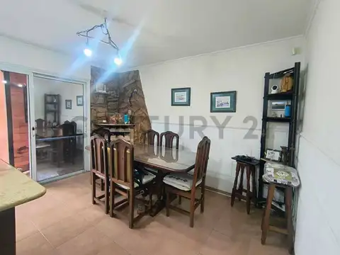 Casa 5 ambientes con 2 baños