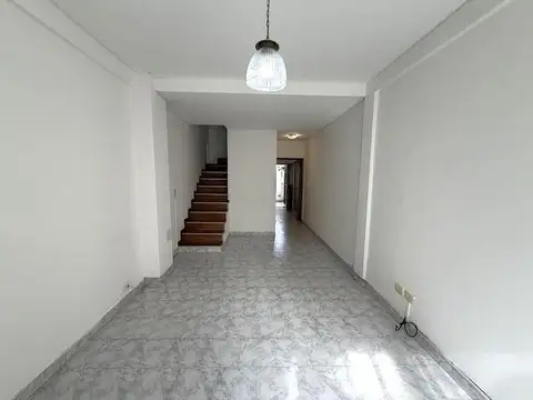 Depto Tipo Casa en Alquiler en Castelar, $ 850.000