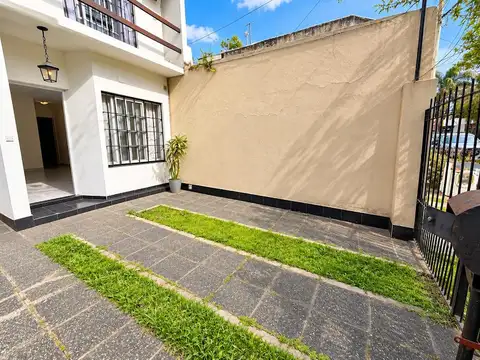 Depto Tipo Casa en Alquiler de 3 ambientes