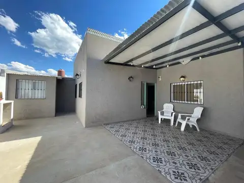 SE VENDE CASA EN COSQUIN 3 DORMITORIOS CENTRO